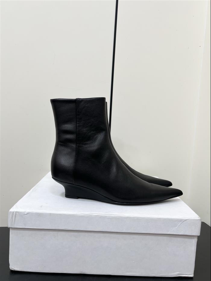 2025112817431551 370